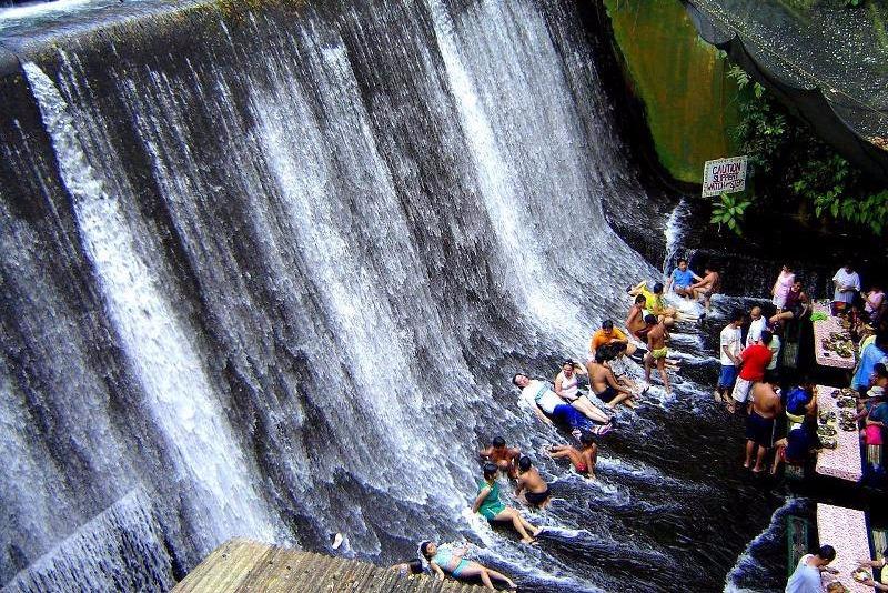 Ресторан-водопад Labassin Waterfall