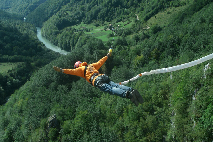 Банджи (bungee jumping) - это: перевод, прыжок с высоты на резинке как называется, что такое банджи