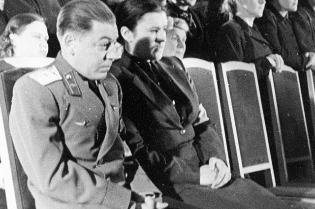 Василий Сталин — безотцовщина при живом отце. Что погубило сына вождя? | Аргументы и Факты