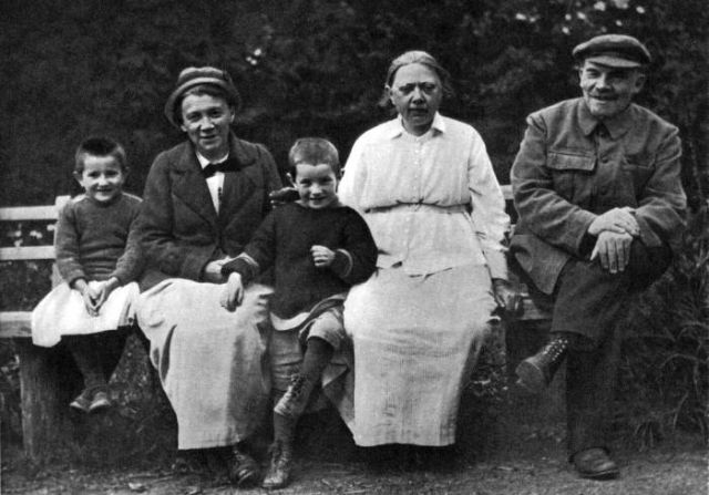 Любовь во имя политической борьбы — Молодая Гвардия