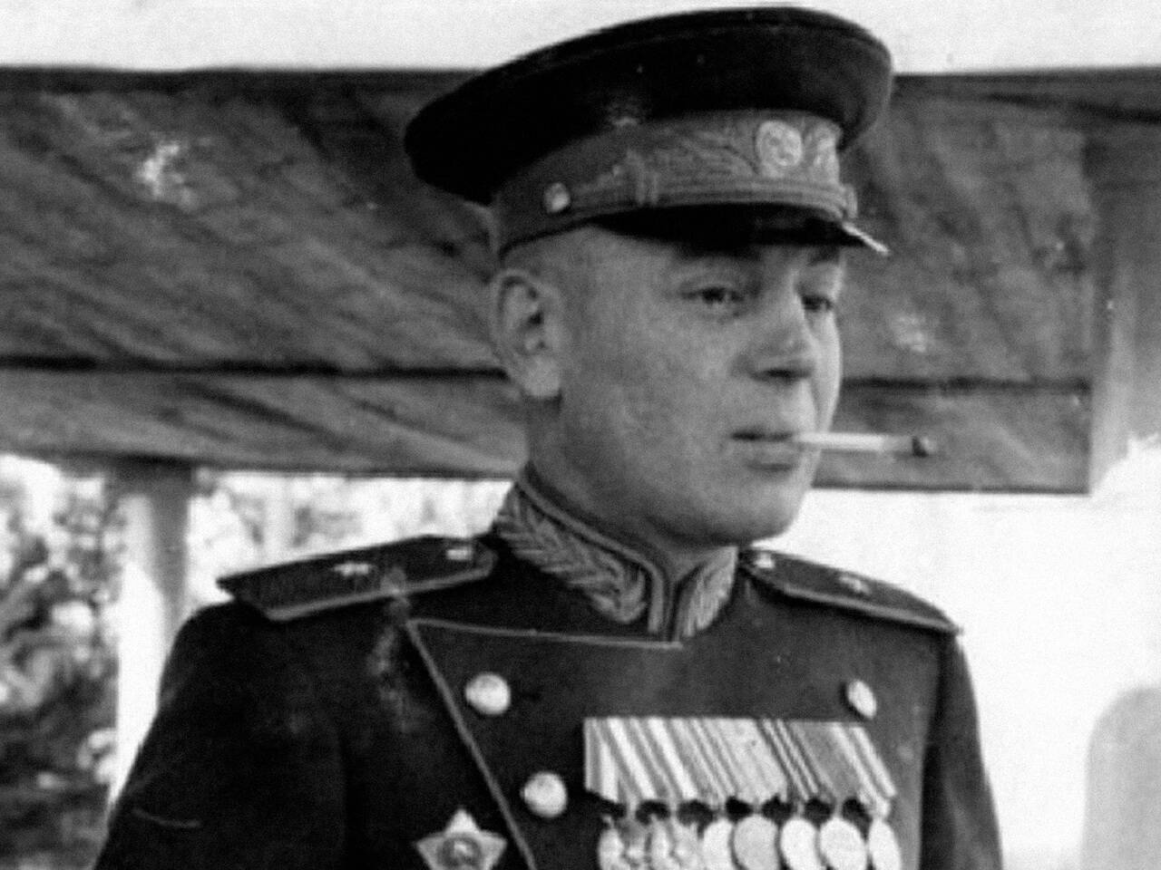 Я родился и умру Сталиным» Нищета, забвение и ранняя смерть. Кто свел счеты с сыном Иосифа Сталина?: Политика: Россия: Lenta.ru
