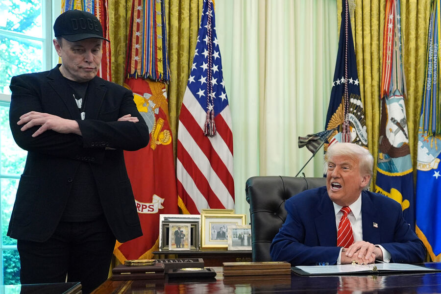Трамп и Илон Маск поссорились: причина, недовольство проектом бюджета, за что Маск критикует Трампа - Газета.Ru
