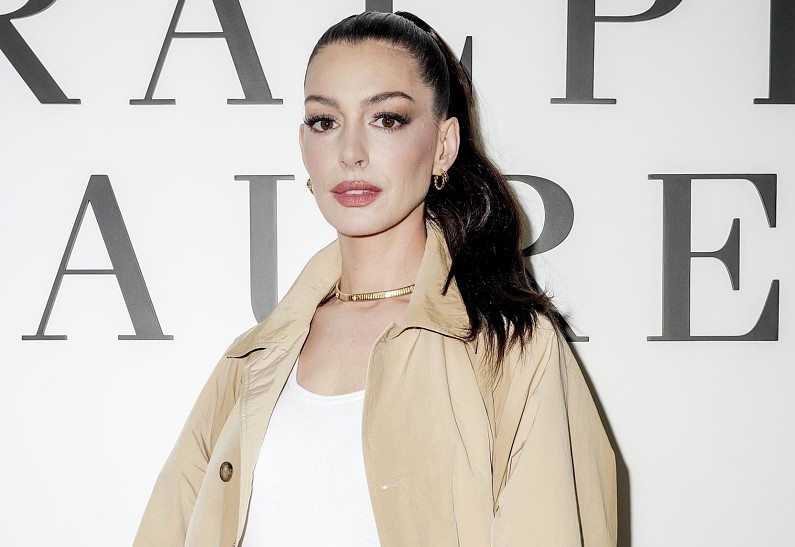 Энн Хэтэуэй спровоцировала слухи о пластической операции | OK-magazine.ru