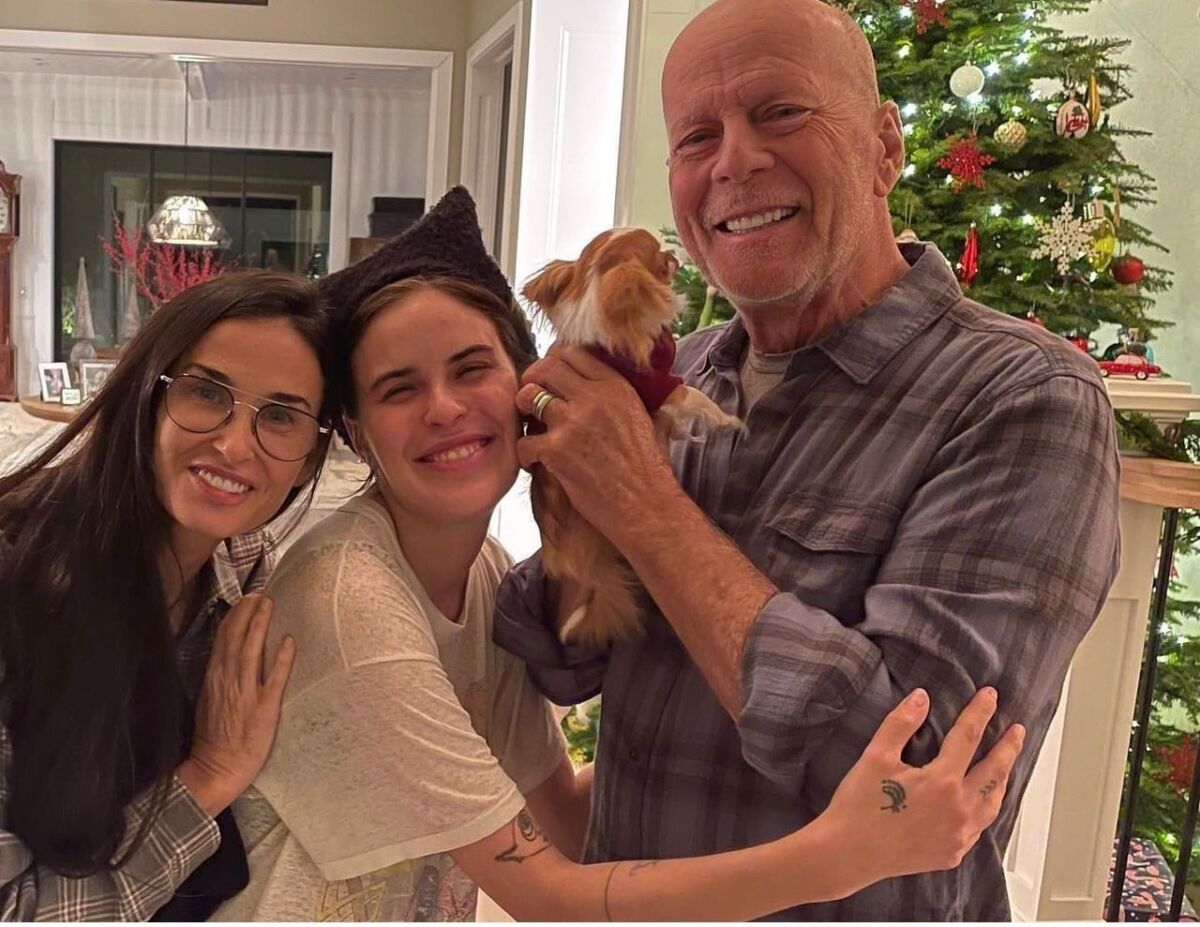 💫Брюс Уиллис с дочерями и женами