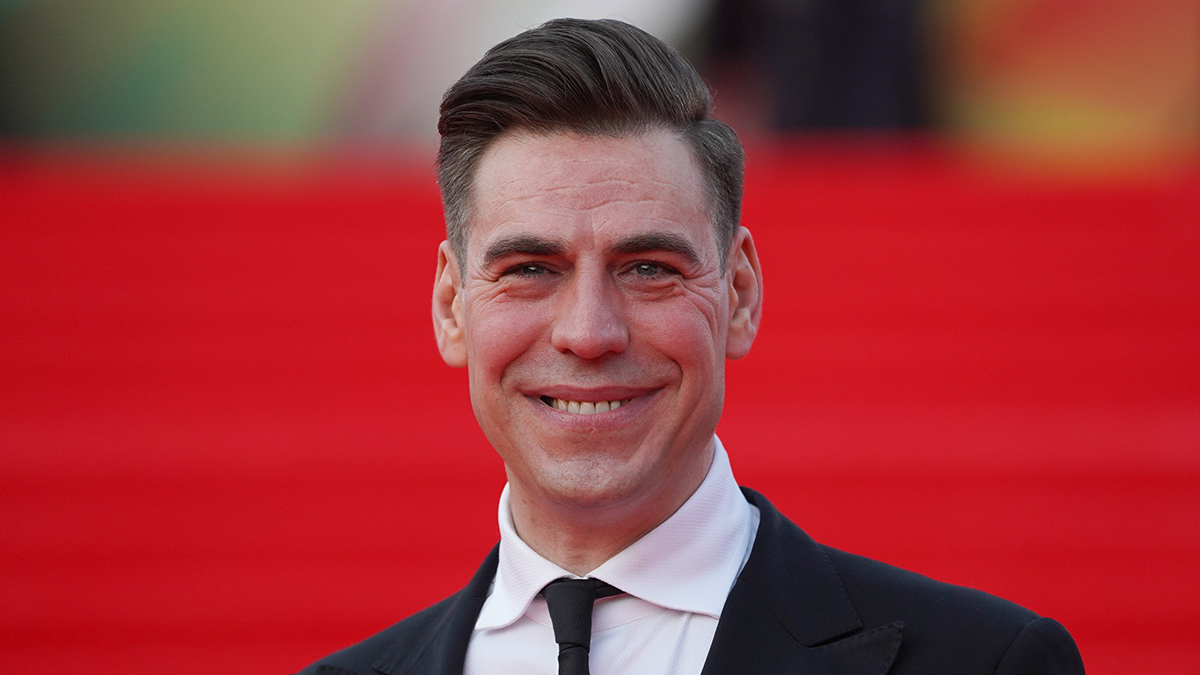 Не стал говорить семье, где я буду»: Дмитрий Дюжев — о поездке в Донбасс, смерти отца