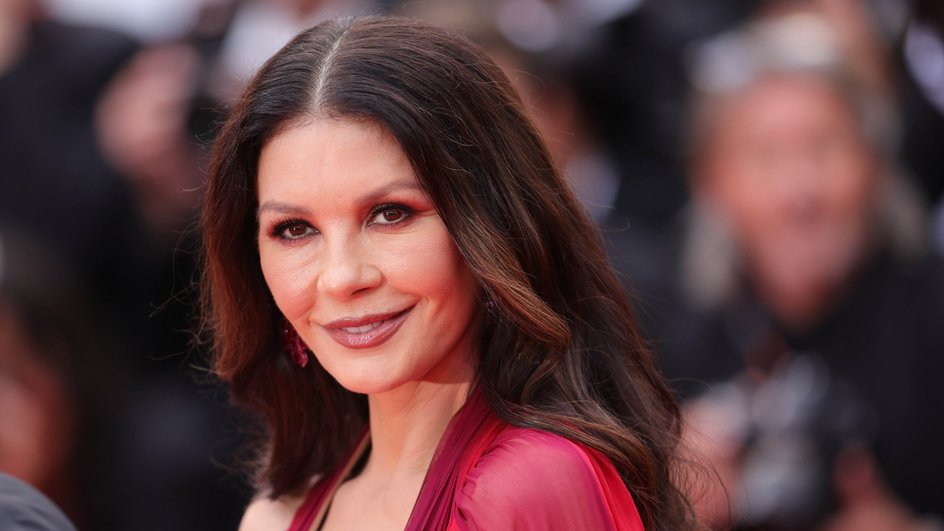 55-летнюю Кэтрин Зету-Джонс заподозрили в пластике лица: «Выглядит иначе»