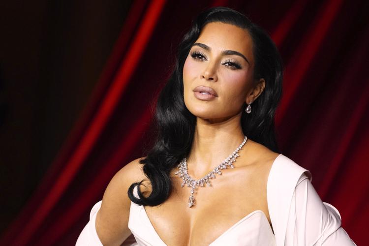 Хотела выглядеть более молодо»: Ким Кардашьян изменила внешность: Новости: ИХ ШОУБИЗ - Страсти