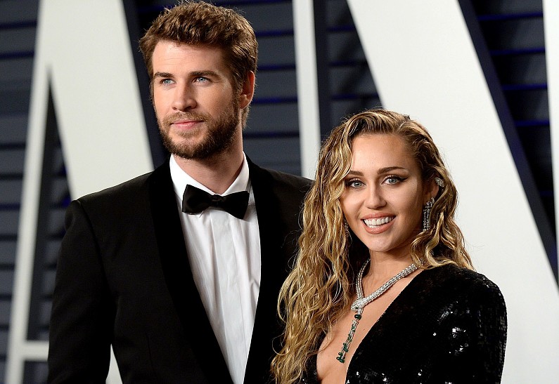 Майли Сайрус и Лиам Хемсворт встретились впервые после развода | OK-magazine.ru