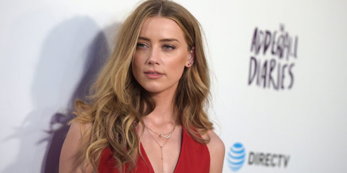 Эмбер Хёрд рассказала, что Джонни Депп впервые ударил ее из-за татуировки – Сити