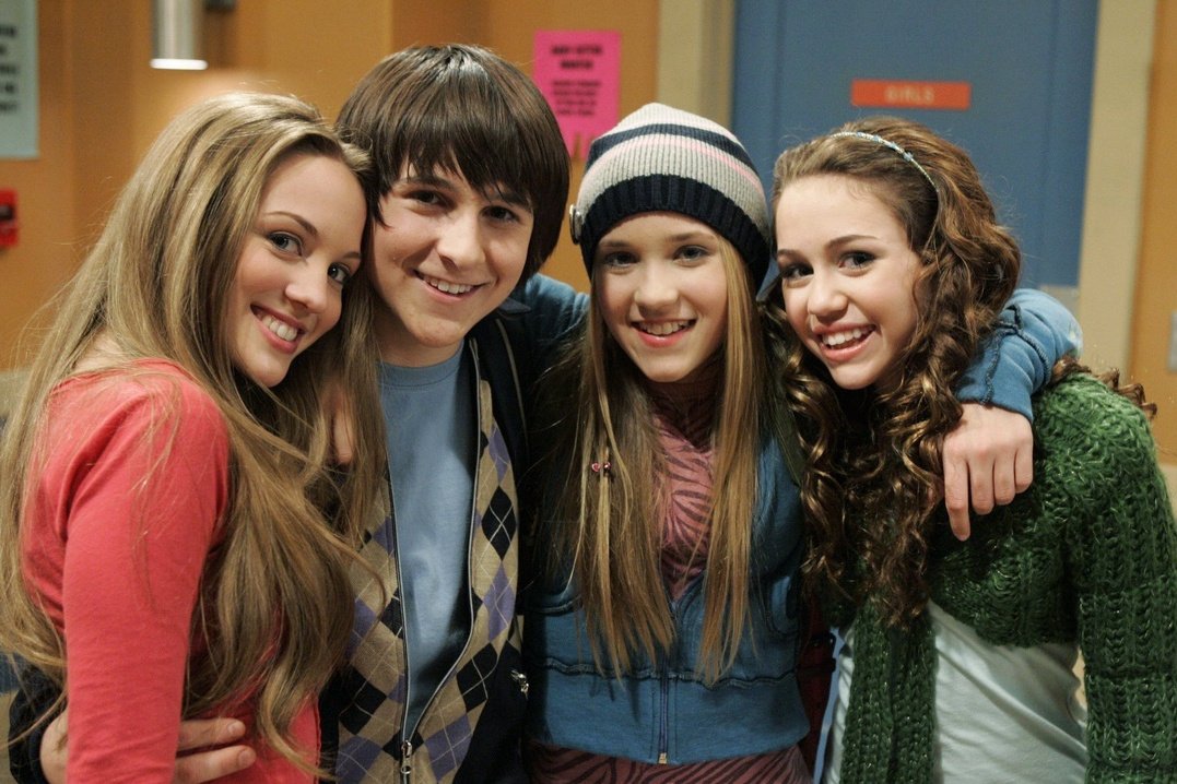 Ханна Монтана (Hannah Montana), сериал 2006-2011, 1-4 сезоны - кадры, трейлеры, смотреть онлайн, актеры, фото и видео, отзывы