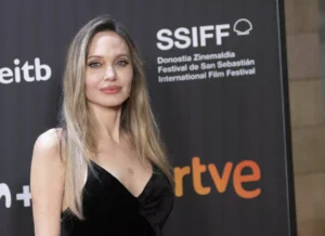 Анджелина Джоли