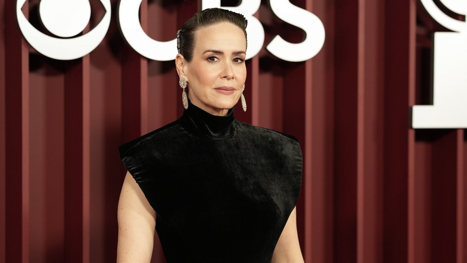 Звезда «Американской истории ужасов» снялась с новым имиджем для глянца