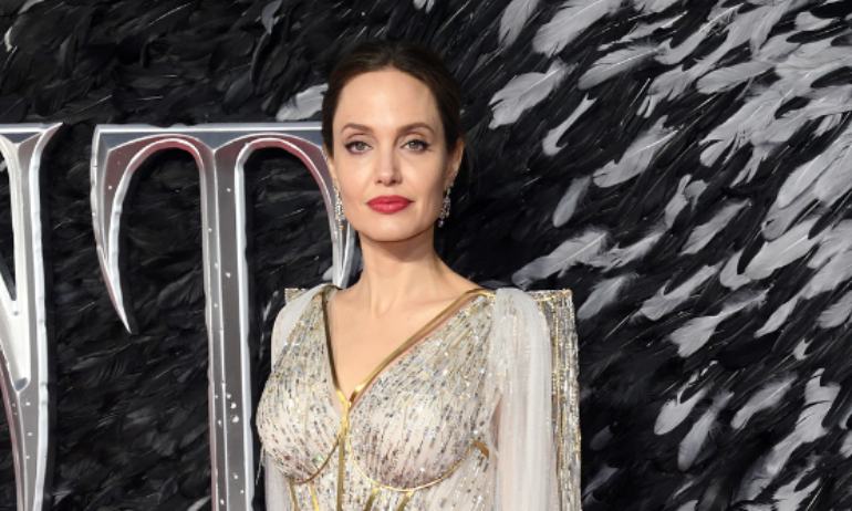 Анджелина Джоли